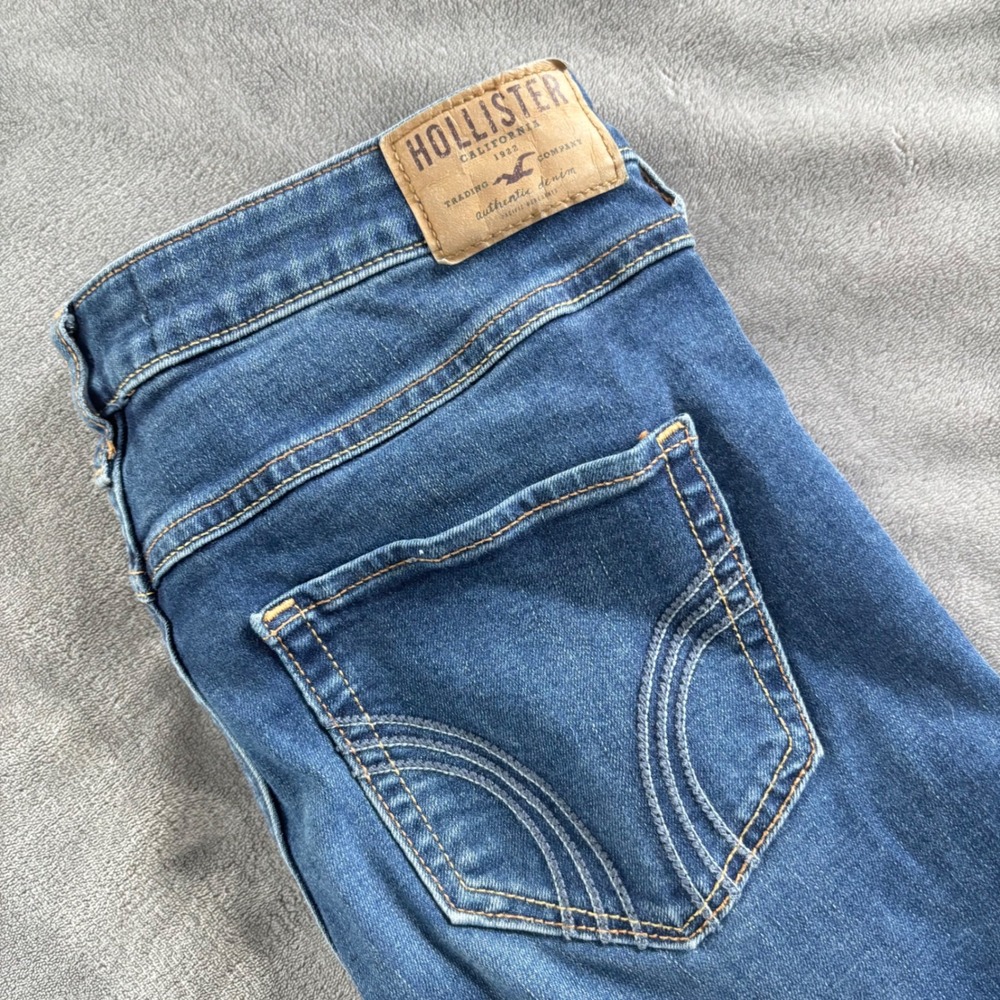 Hollister Women's Super Skinny High Rise Distressed Jeans Size 27 Ripped Blue‎